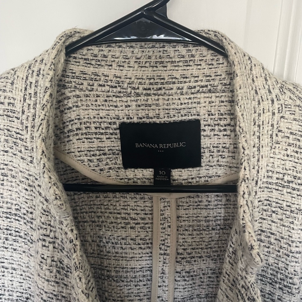 Banana Republic Women's Beige Tweed Blazer - Picture 11 of 12